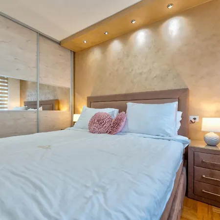 Golden Dream Apartment