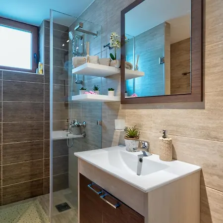 Golden Dream Apartment *